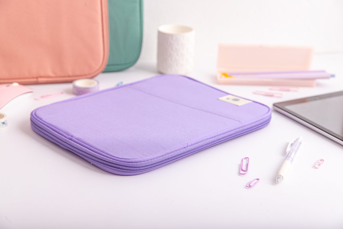 Tablet- und Zubehör-Organizer – Farbe Violett