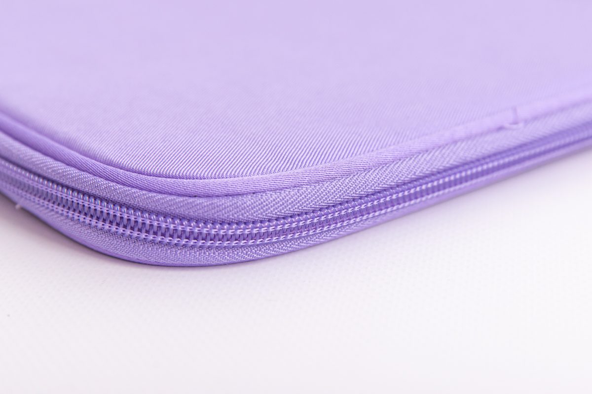 Tablet- und Zubehör-Organizer – Farbe Violett
