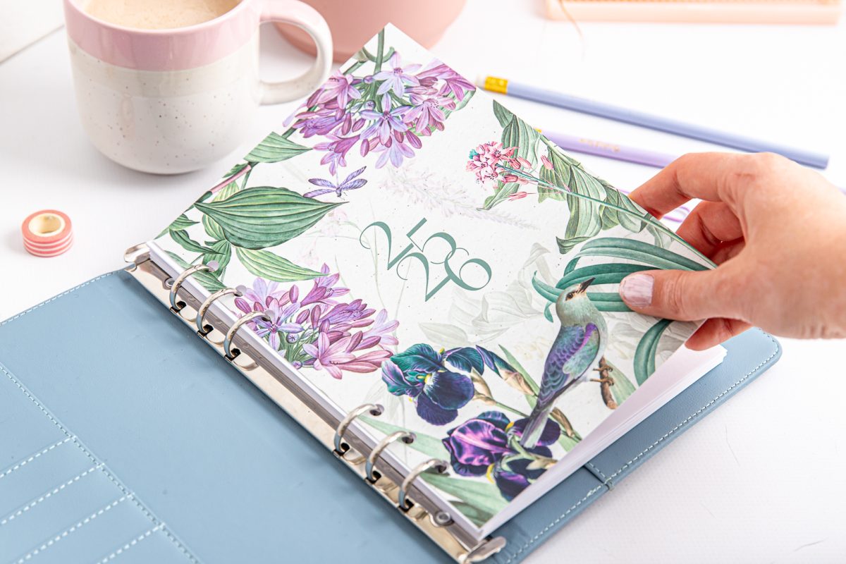 Organizer mit Blau Cover und Titelseite Paradise Garden