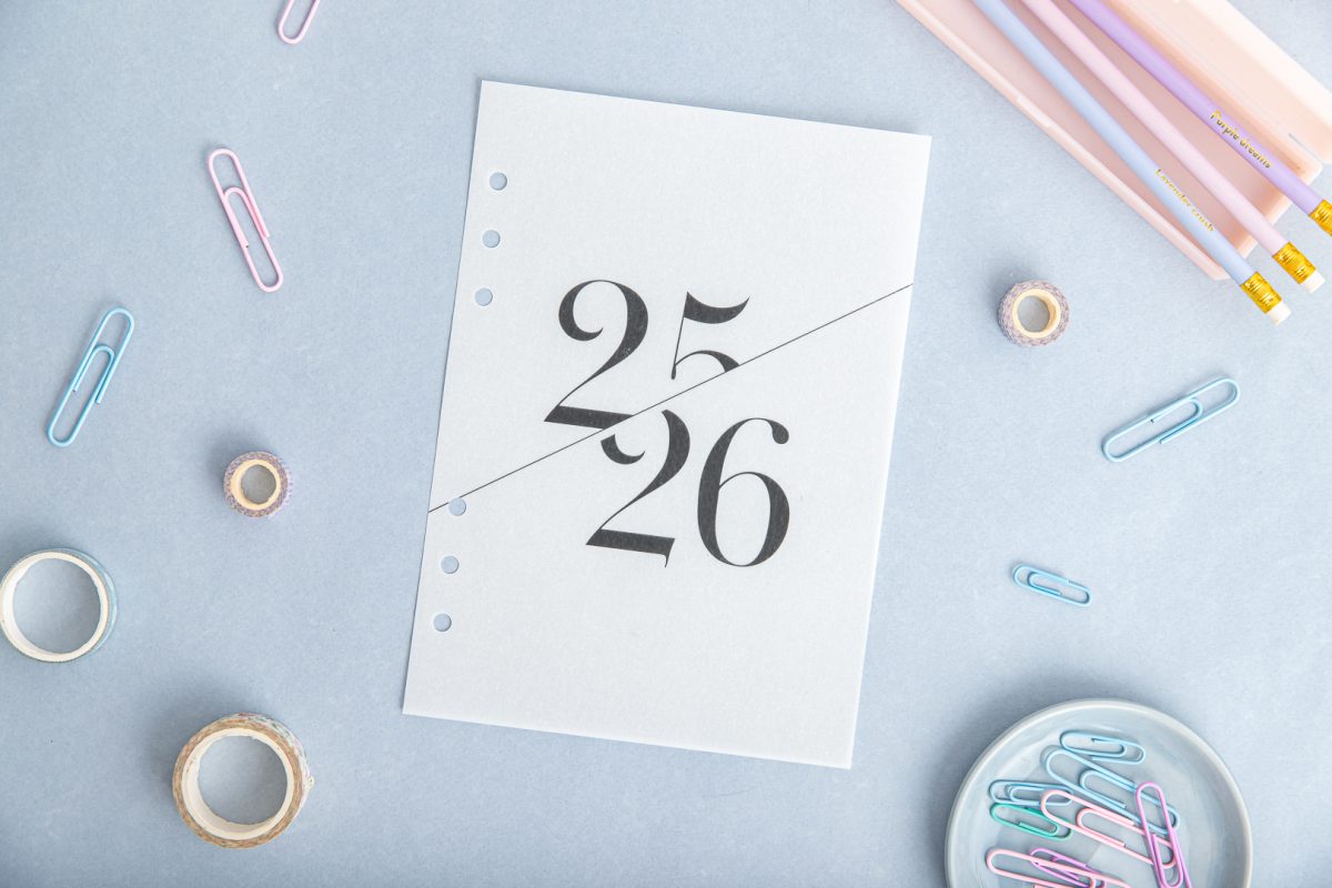 Deckblatt für deinen Planer 2025/26 aus Transparentpapier