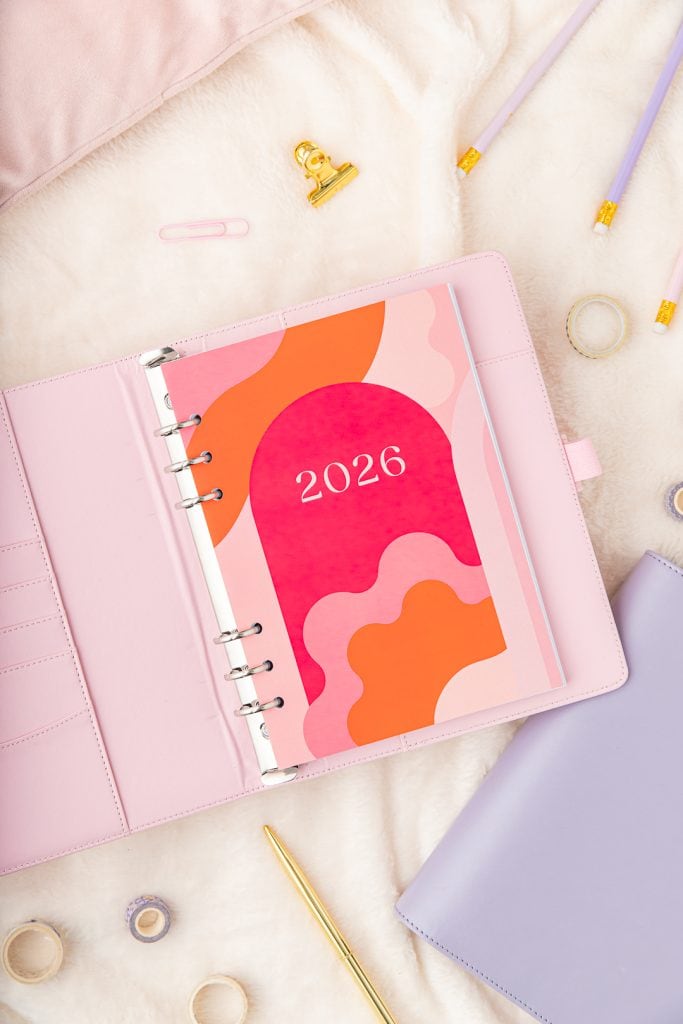 Titelseite Pink Aurora 2026 mit fuer Organizer