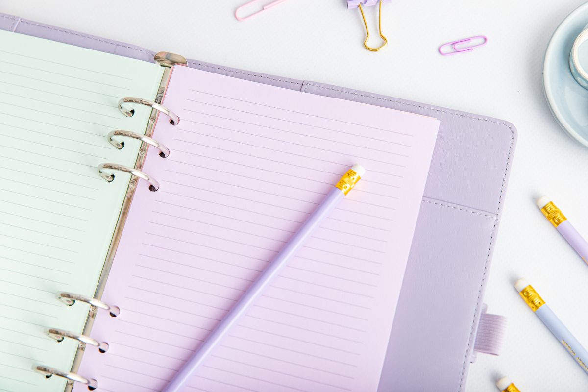 Ringbuch Einlagen A5 – Liniert – Grün im Lila-Organizer
