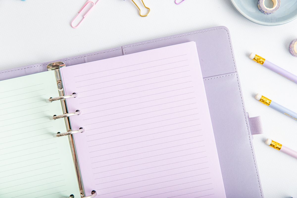Ringbuch Einlagen A5 – Liniert – Grün im Lila-Organizer