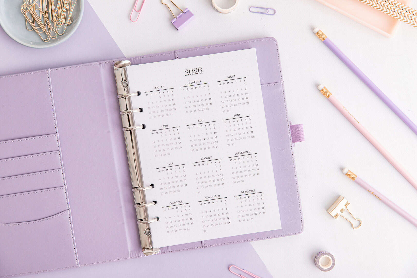 Titelseite Ringbuchplaner Jahresübersicht 2026 Transparentpapier