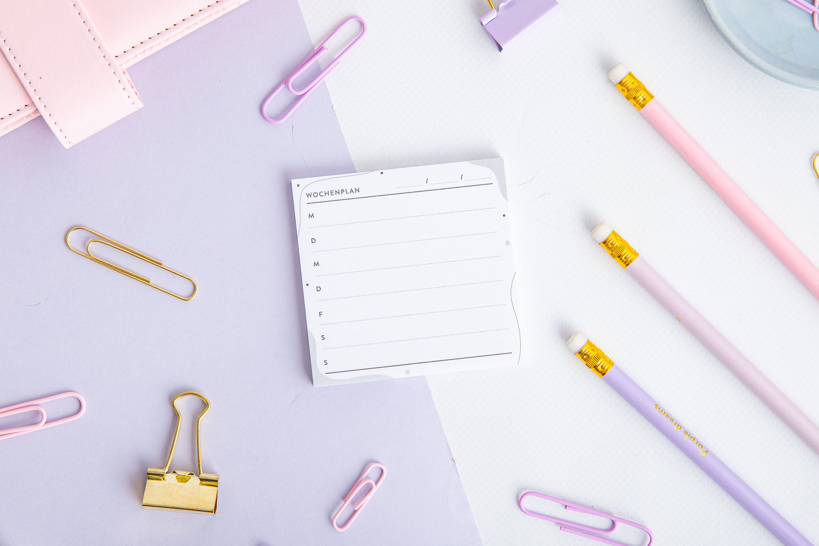 Wochenplan Haftnotizen mit Wochentagen